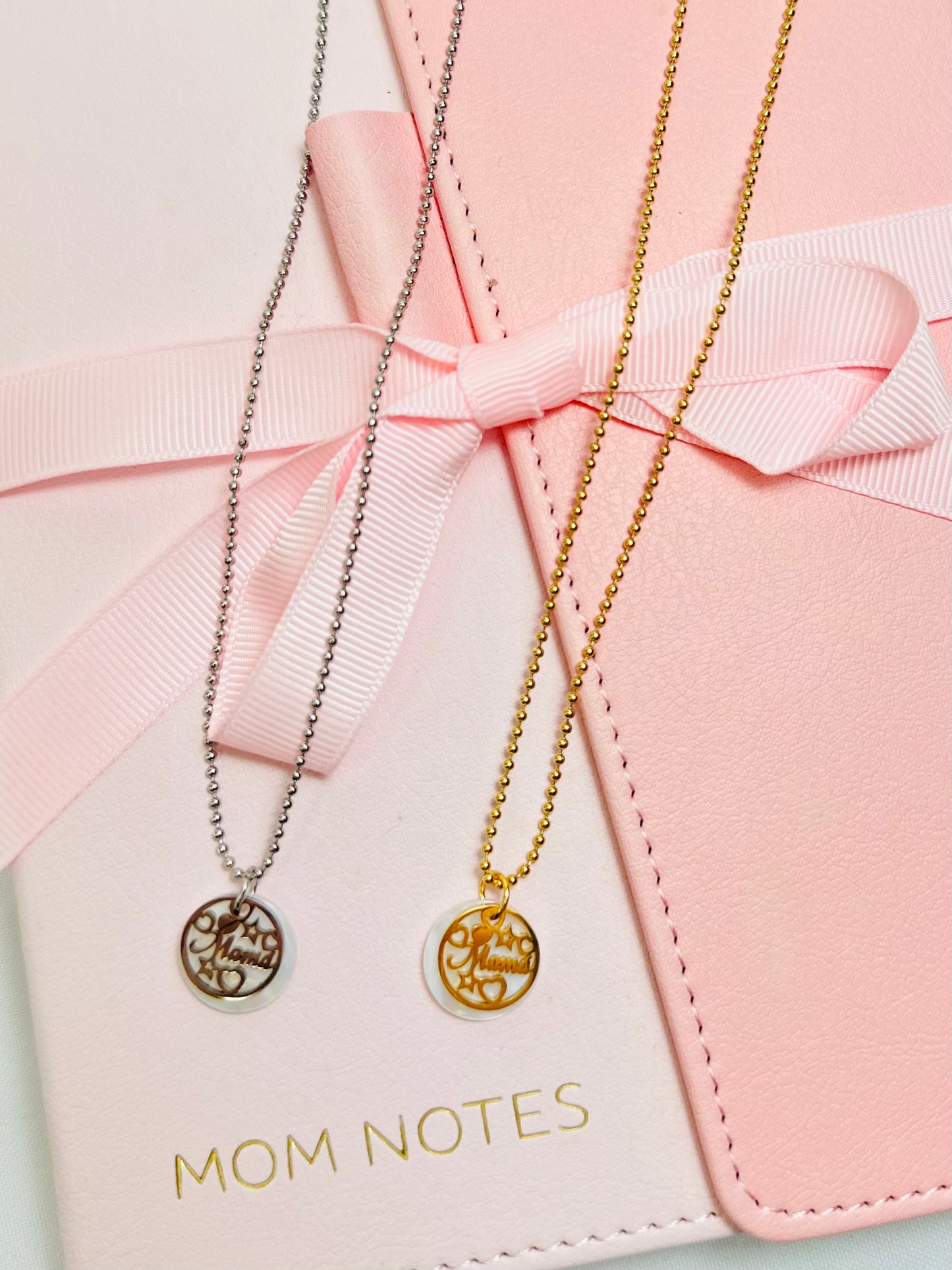 Mamá Por Siempre Necklace